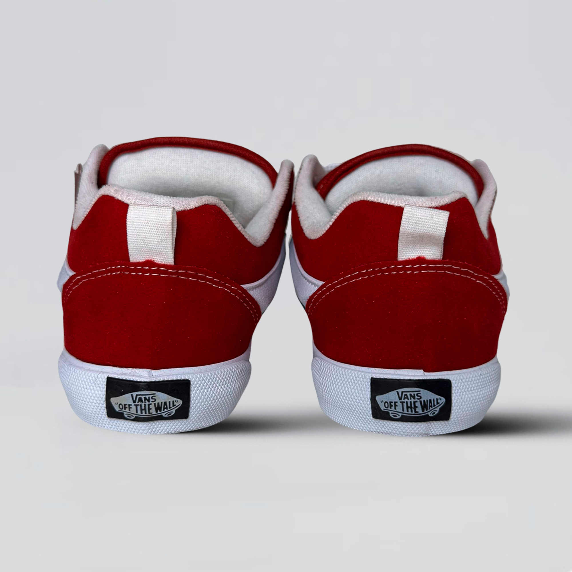 VNS KNU Vermelho