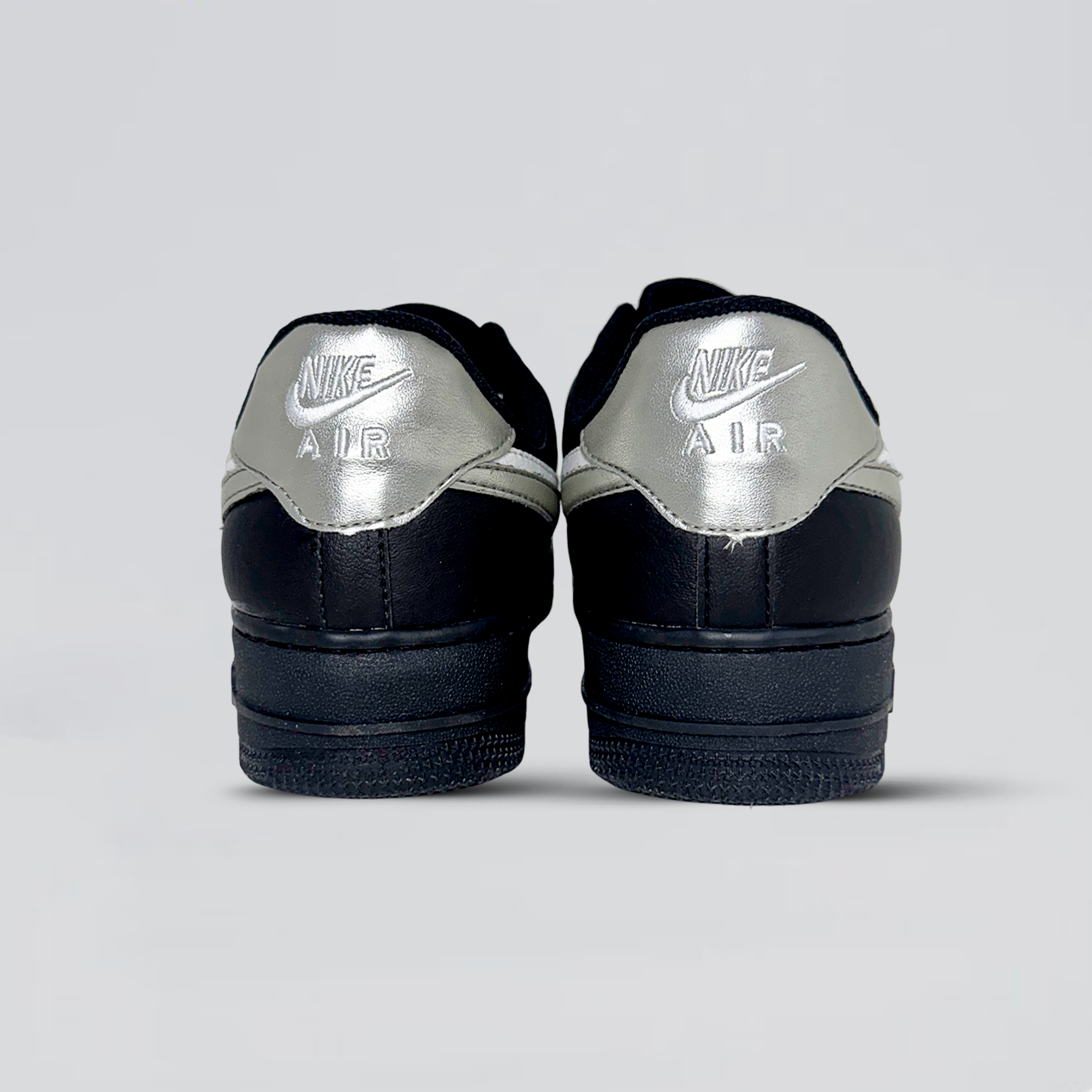 NK AF1 PRETO PRATA