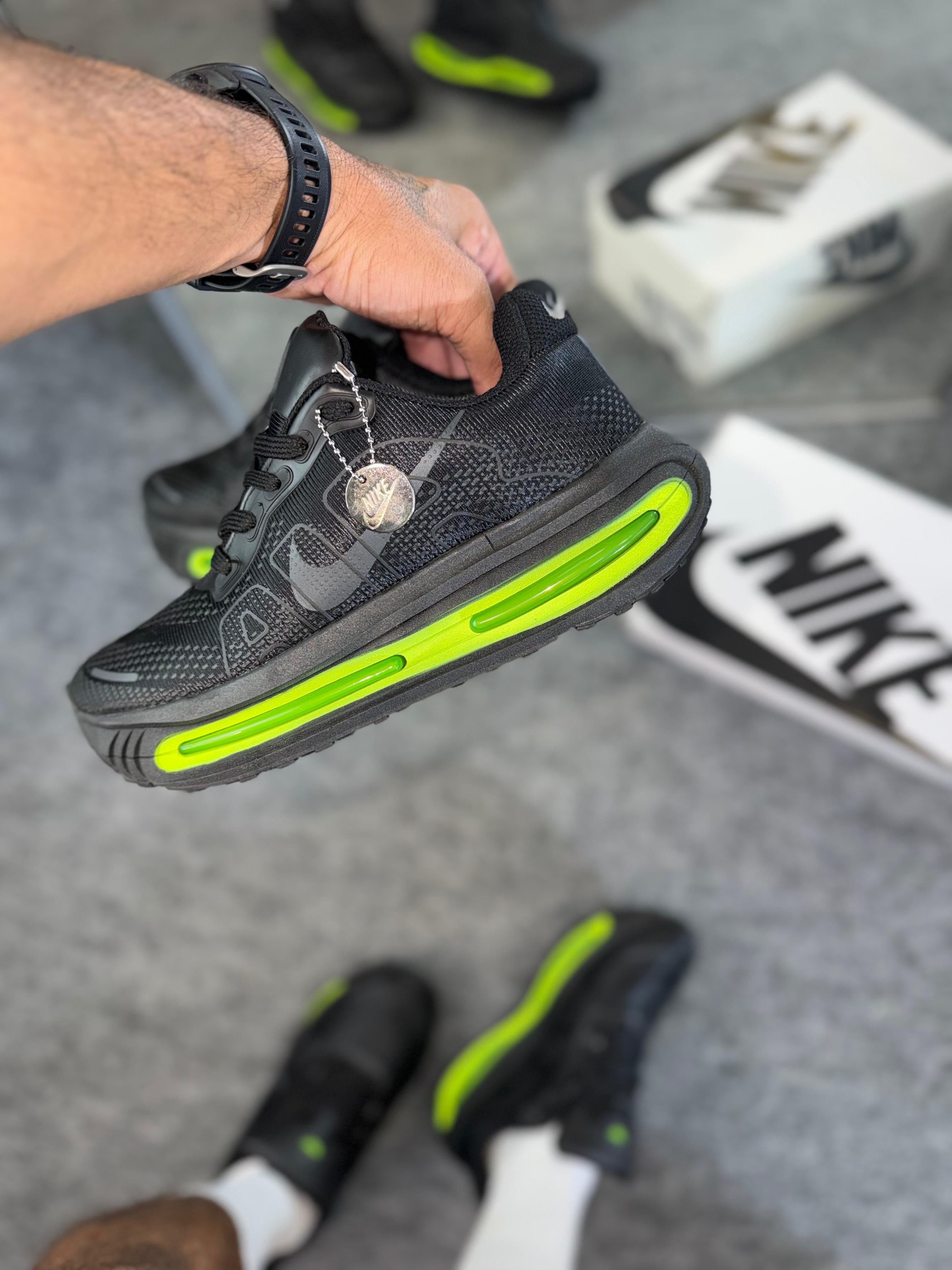 Nk Air Vomero Premium Black Volt