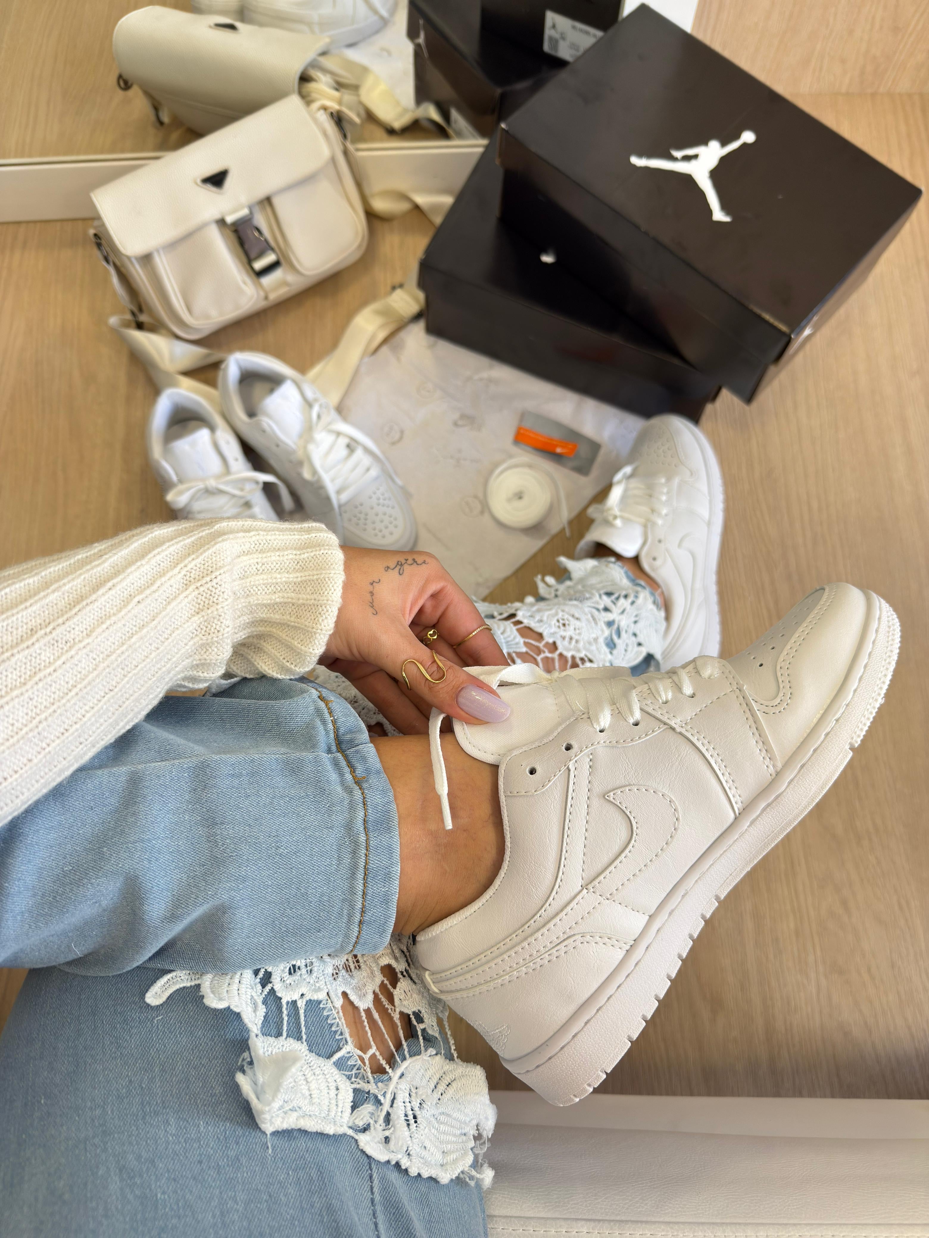 Nk Jordan Low Triple White