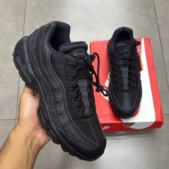 NK Air Max 95 OG ‘Triple Black’